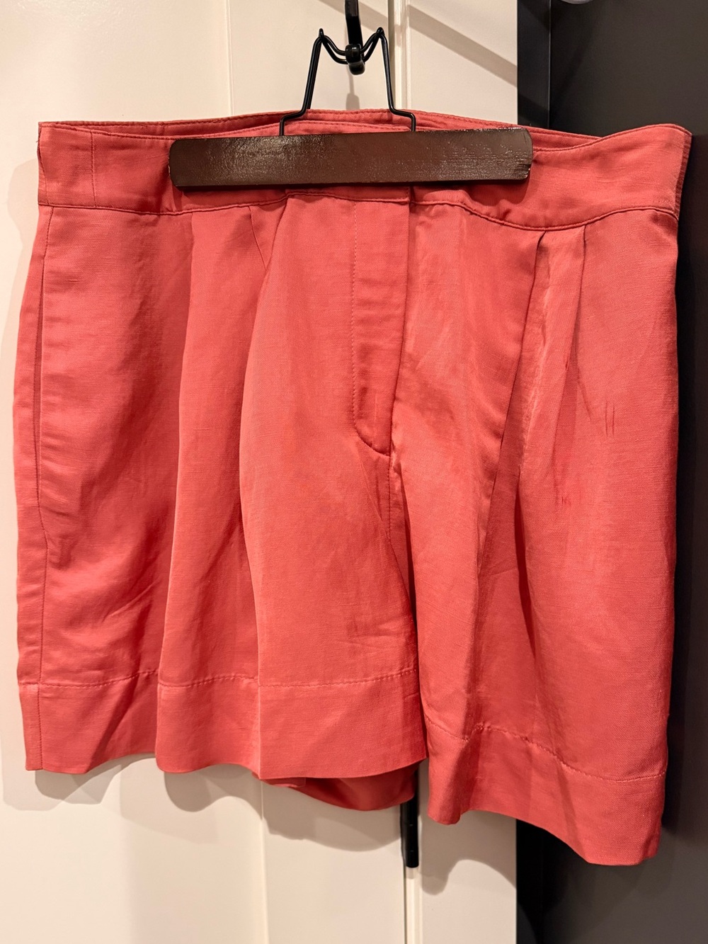 Nocturne Coral High-Waist Pleated Shorts